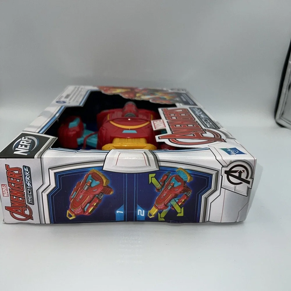 NERF Marvel Avengers Mech Strike Role Play Iron Man Strikeshot Gauntlet on Wrist